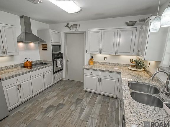 3rd image of 10928 Worthington Ave