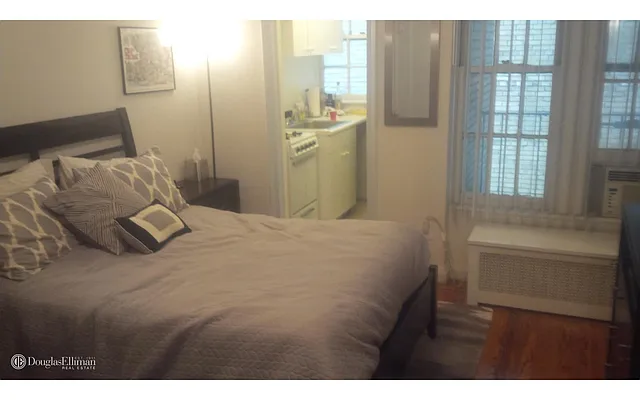 Rented by Douglas Elliman | media 22