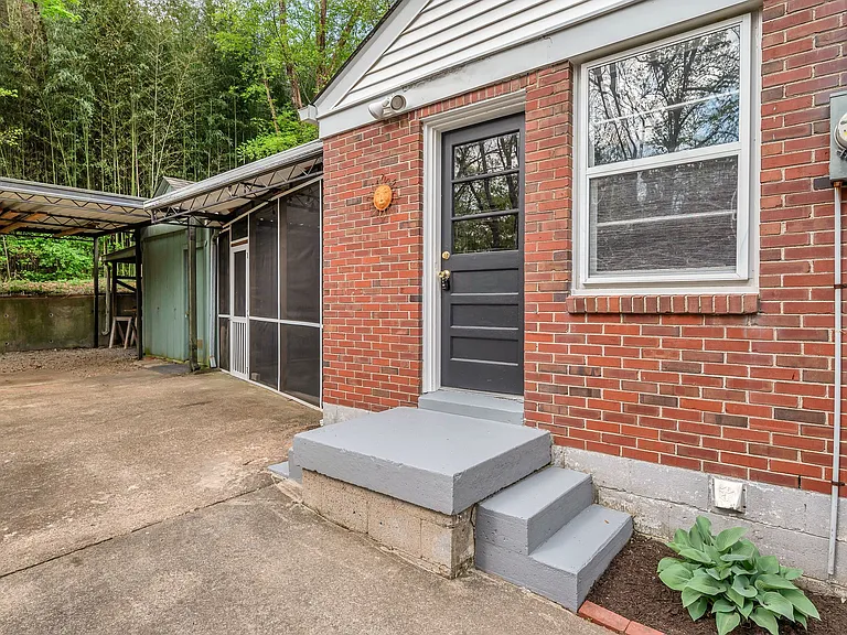 2921 Twin Lawn Dr — Photo 5