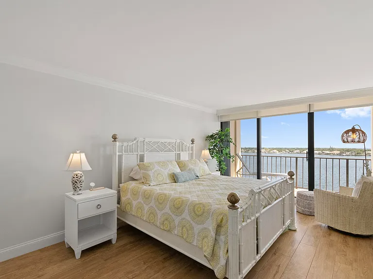 130 Lakeshore Dr #923 — Photo 16