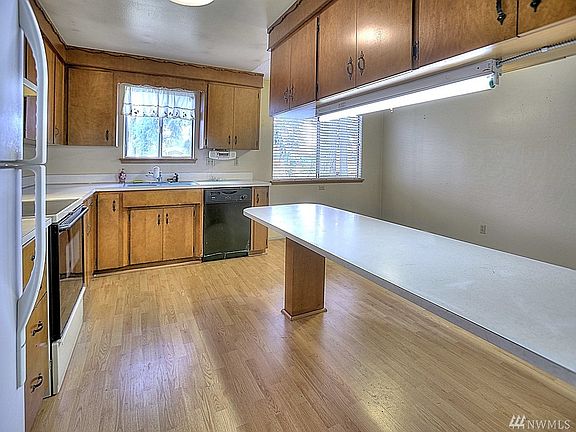 5th image of 10505 123rd St Ct E