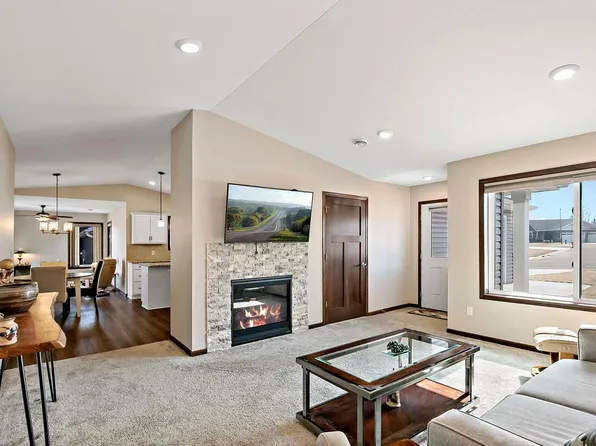 631 Beverly St, Wanamingo, MN 55983