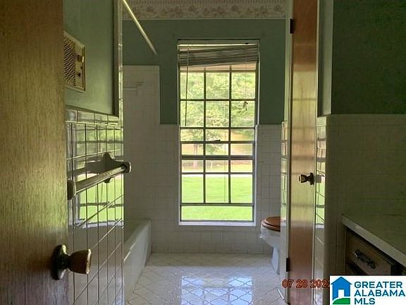 4th image of 520 E Forest Dr