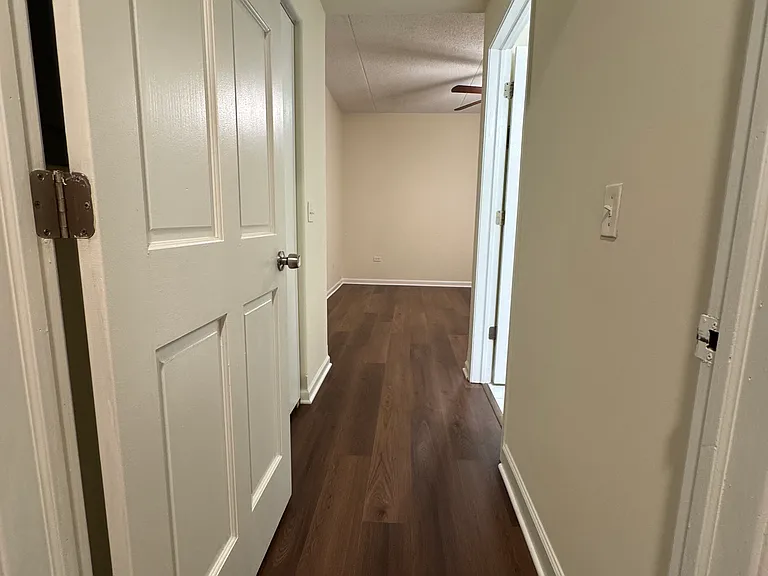 5049 N Northwest Hwy #401 — Photo 11