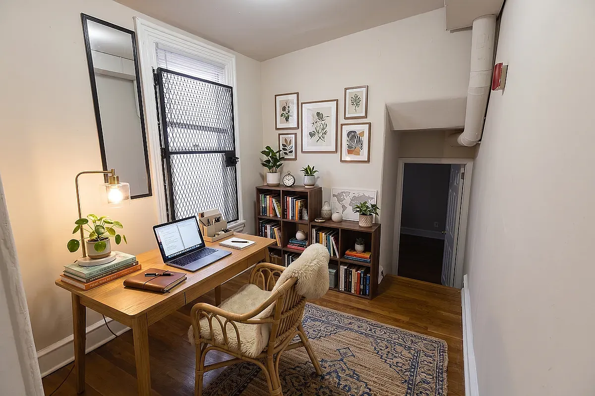 3 bed, 900 sqft, $2,500 — Photo 2