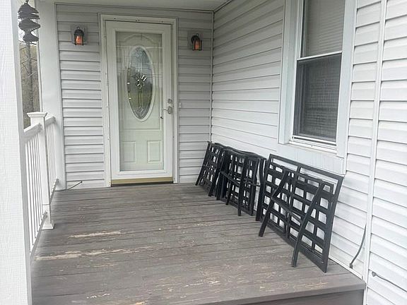 3rd image of 104 Robin St