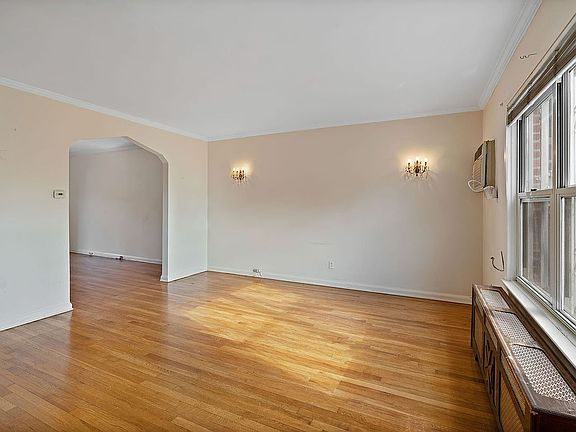 4th image of 2020 45th St