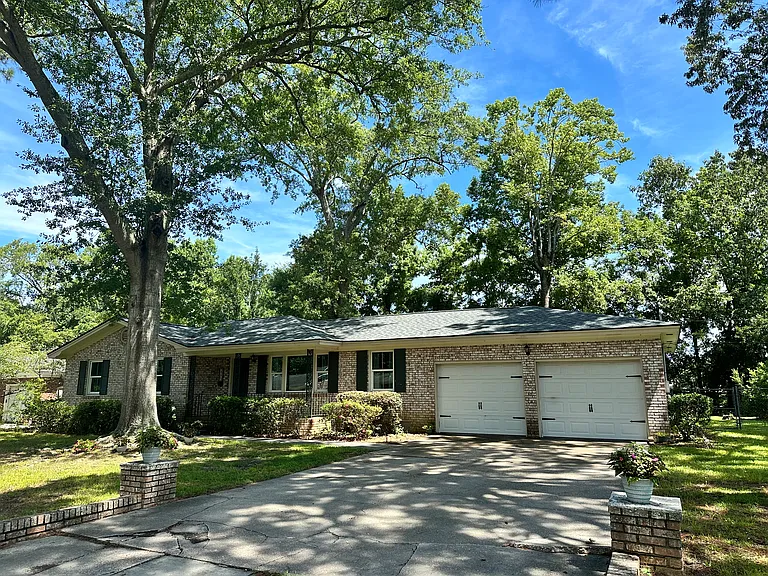 2204 N Dallerton Cir — Photo 2