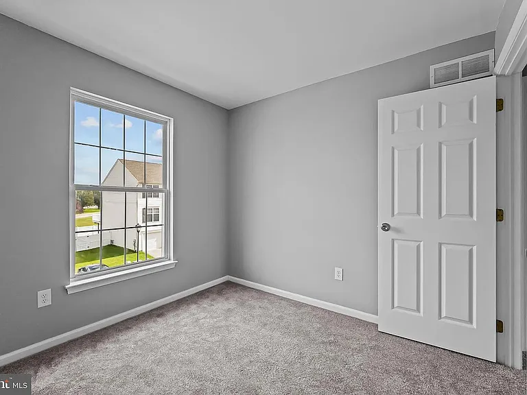 4 S Sherman Dr — Photo 1
