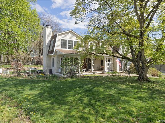 3rd image of 302 Laurel Road