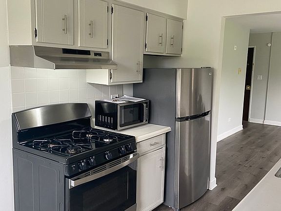 3rd image of 1185 Surrey Dr APT 1W