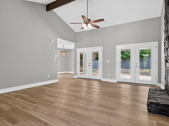 3rd image of 2602 Oakwood Ln
