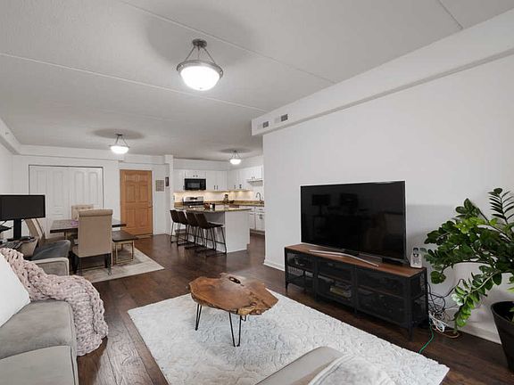 4th image of 4833 N Olcott Ave Unit 313