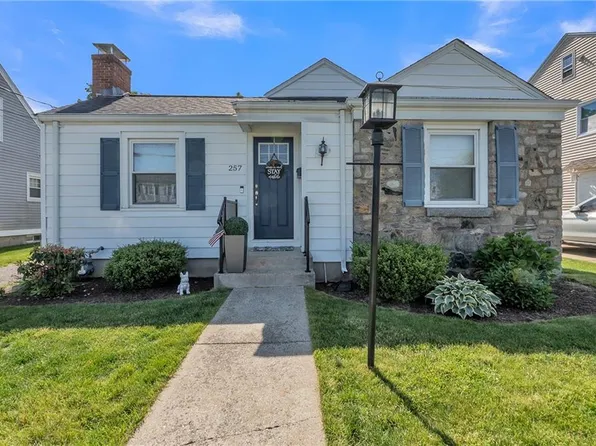 257 Woodhaven Rd, Pawtucket, RI 02861