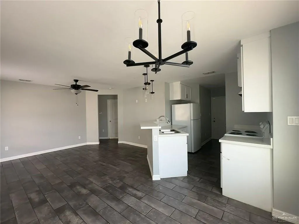 Building Photo - 2219 Northridge Ave #3