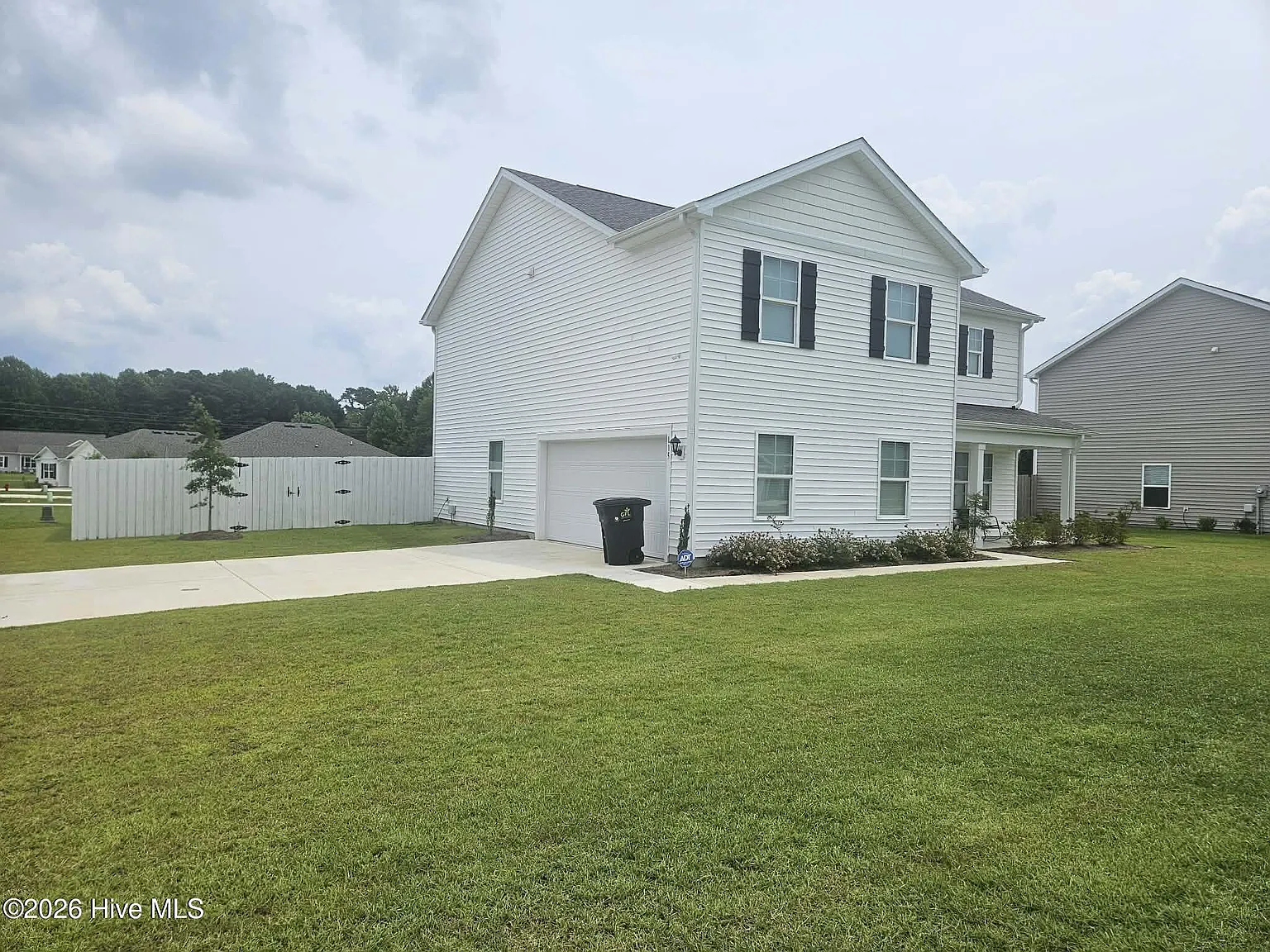4 bed, 2.5 bath, 2338 sqft, $2,800 — Photo 1