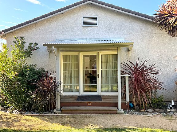 2nd image of 15 Loma Vista Dr #2