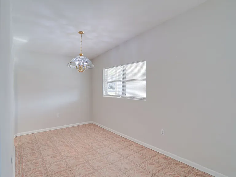 434 E Esther St — Photo 6