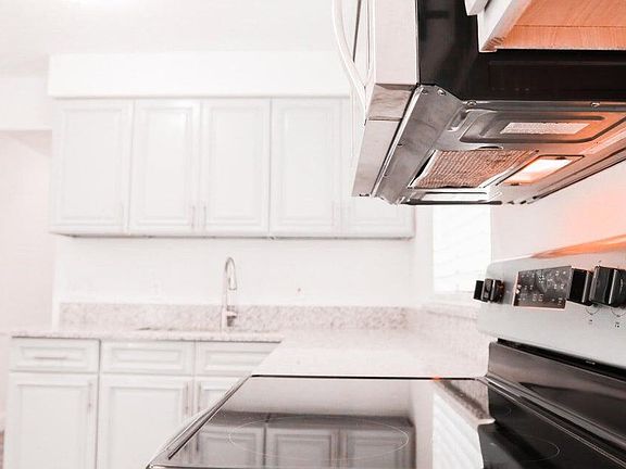 5th image of 3210 Indiana Court