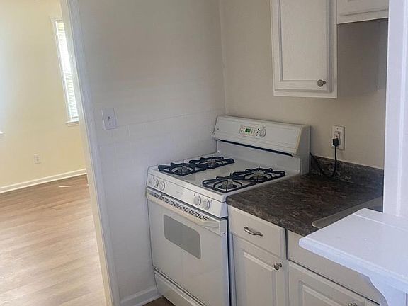 4th image of 3435 6th St