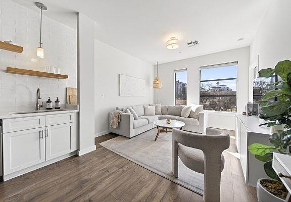 4th image of 1900 12th Ave S #322