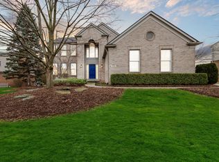 1898 Beaver Creek Dr, Rochester, MI 48307