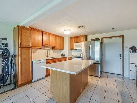 2nd image of 77 Bennington St APT 508