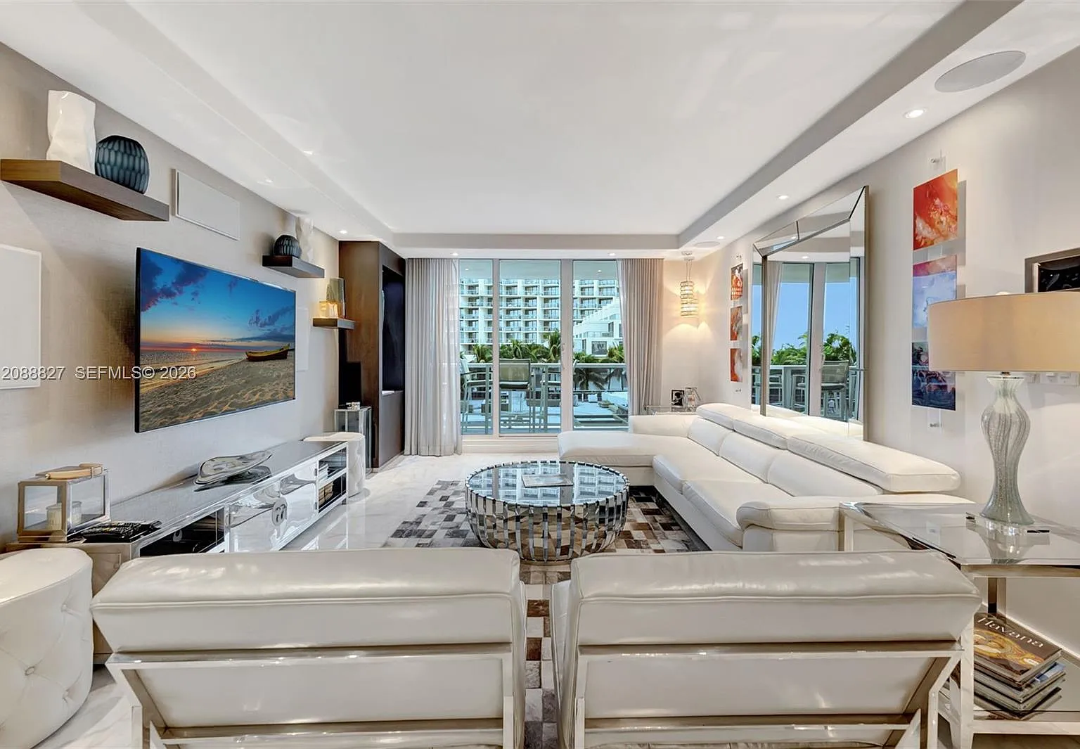 Roney Palace Condo — Photo 2