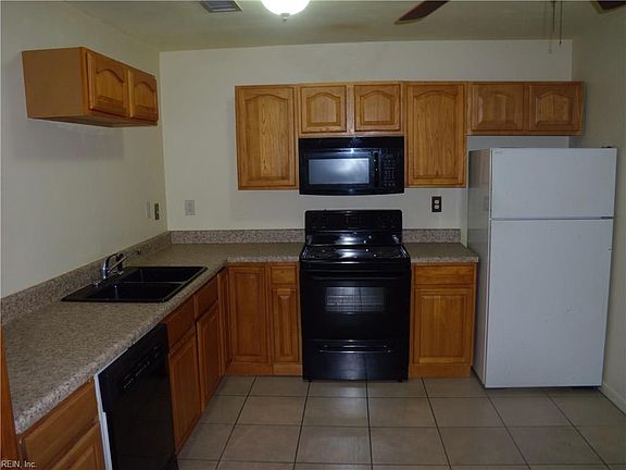 4th image of 1050 Wickford Ct