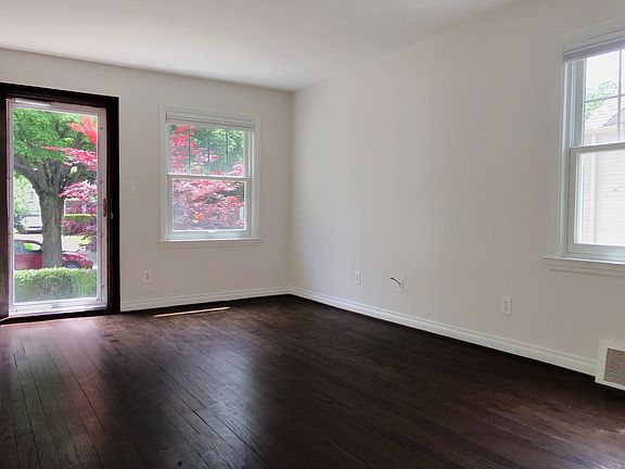 3rd image of 493 E Southlawn Blvd