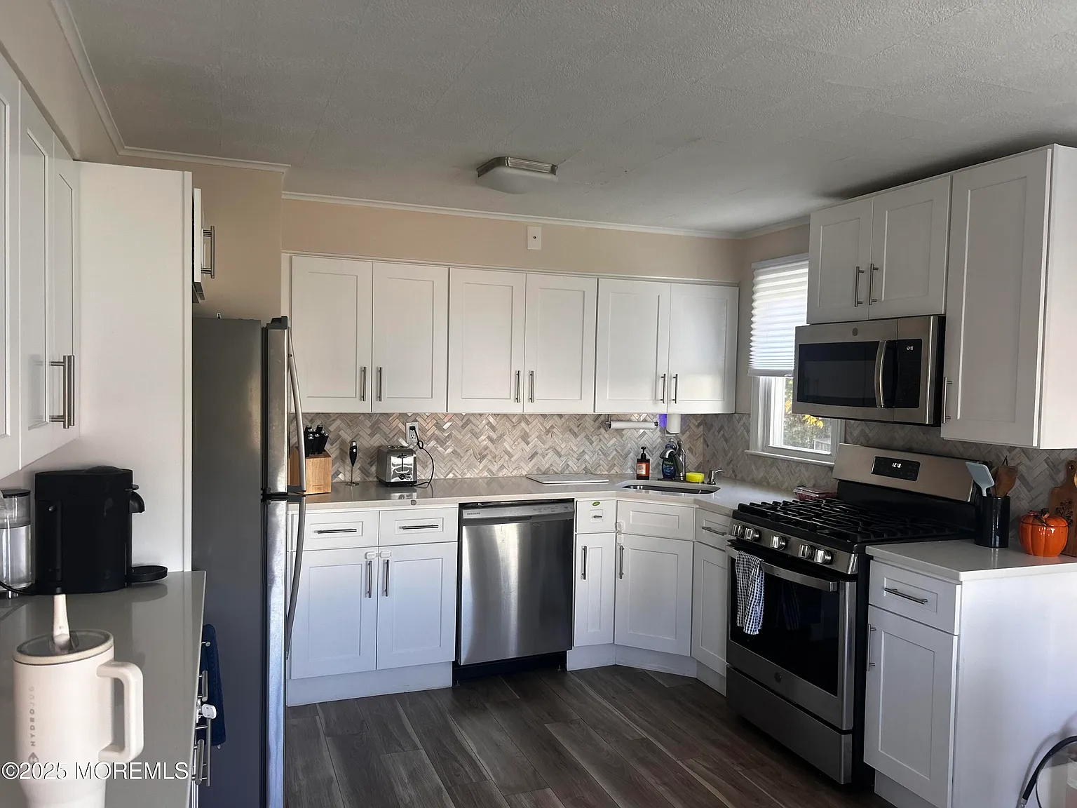 4 bed, 1305 sqft, $2,200 — Photo 2