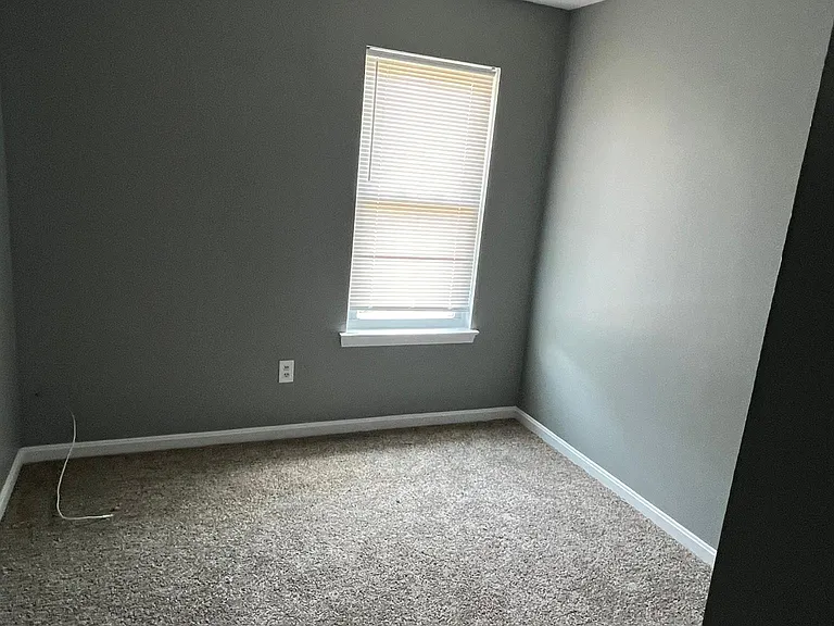 703 Brian Ct — Photo 16