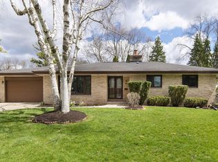 160 Betty Ln, Brookfield, WI 53005