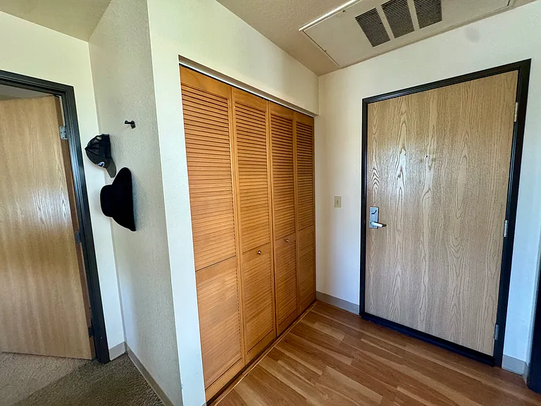 Lakeside Apartments — Photo 7