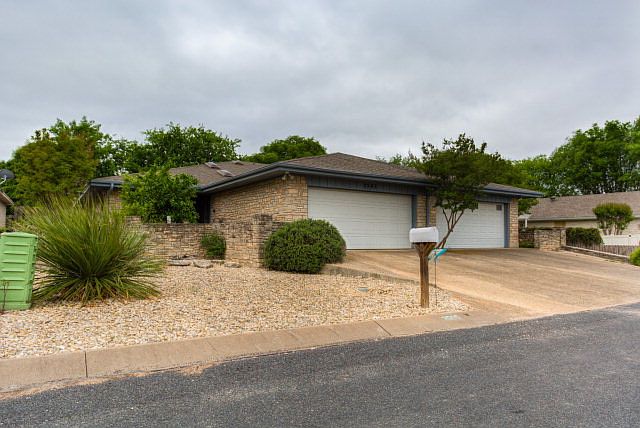 1st image of 2505 Rogers Cir E