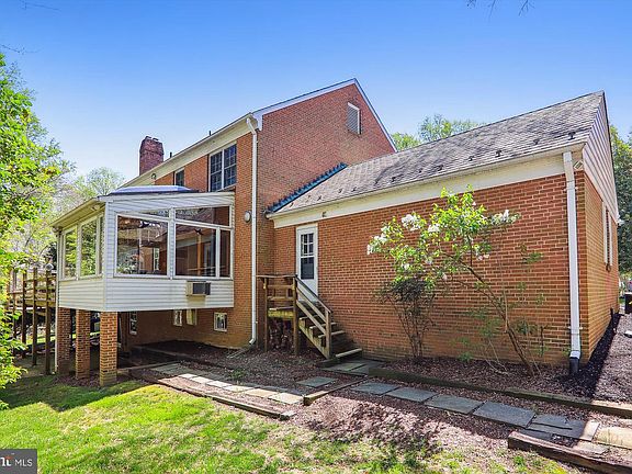 5th image of 8513 Scarboro Ct