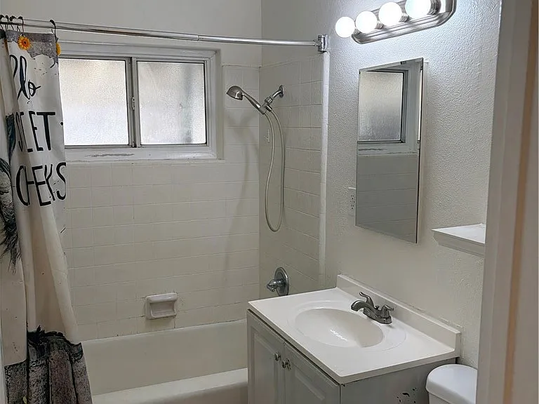 749 N Viceroy Ave — Photo 7