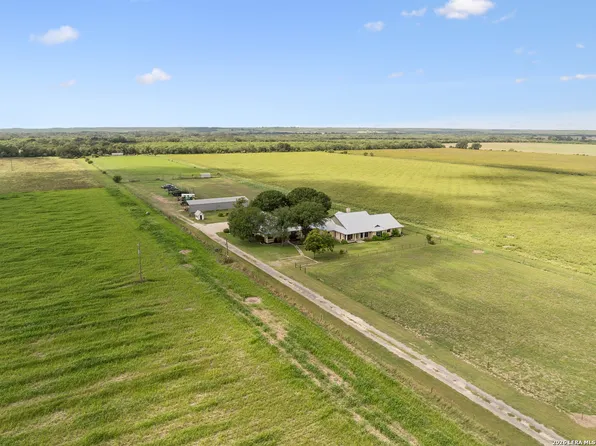 700 County Road 544, Hondo, TX 78861