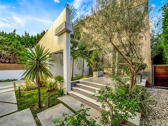 3rd image of 354 N San Vicente Blvd