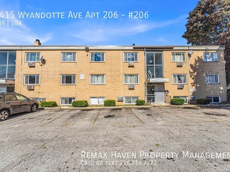 1415 Wyandotte Ave #206 — Photo 1