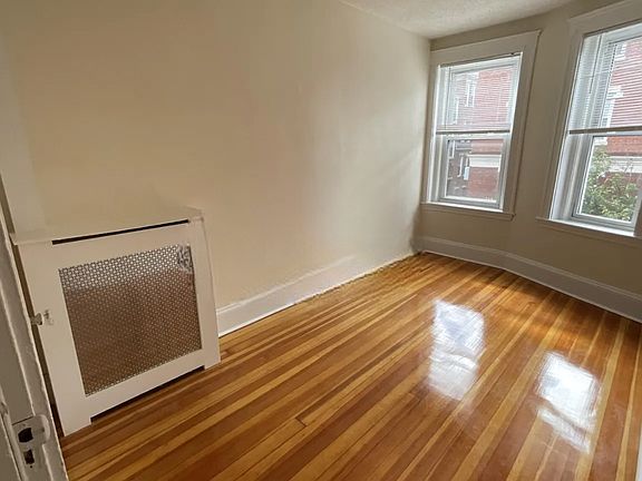 4th image of 8 Barrows St #2