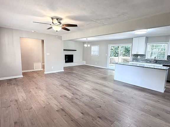 4th image of 1245 Davis Ave