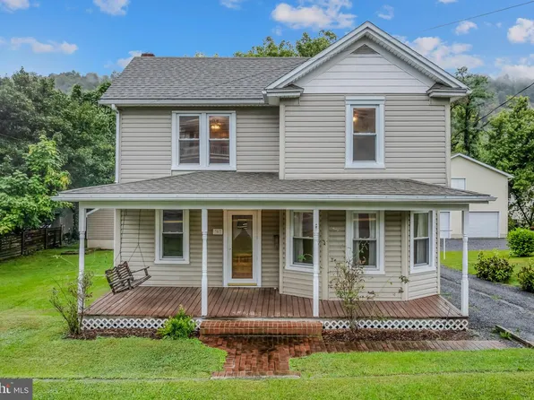 307 Harrison Ave, Berkeley Springs, WV 25411