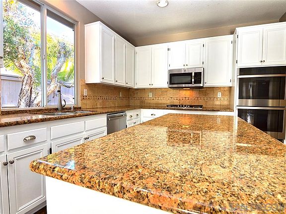 5th image of 330 Crownview Ct