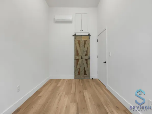 16 Howard Avenue image 17 of 26