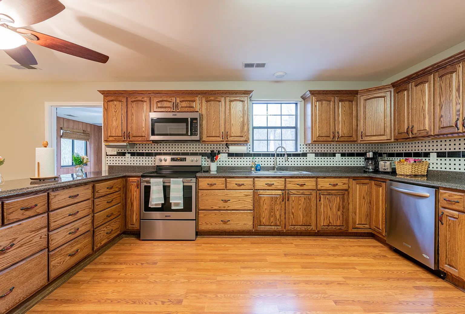 3 bed, 2000 sqft, $2,700 — Photo 2