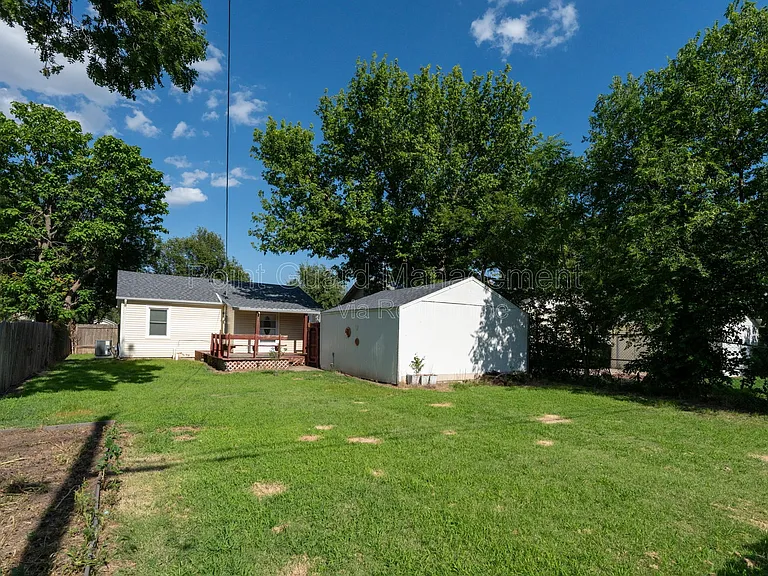 547 N Custer St — Photo 35