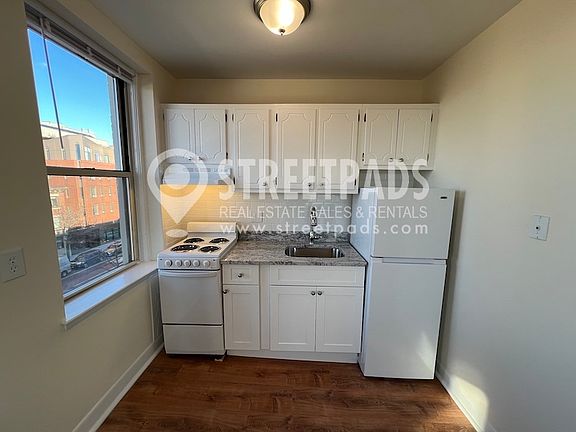 3rd image of 64 Brighton Ave APT 304