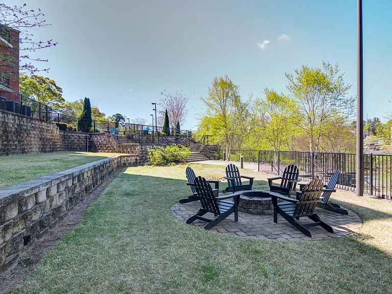 The-Flats-At-Carrs-Hill-Apartments-Fire-Pit
