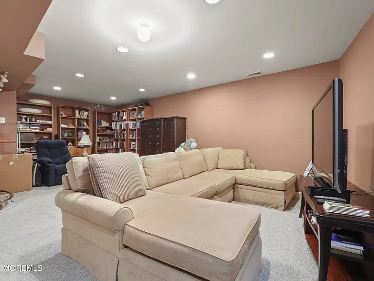 12 Riviera Dr — Photo 21